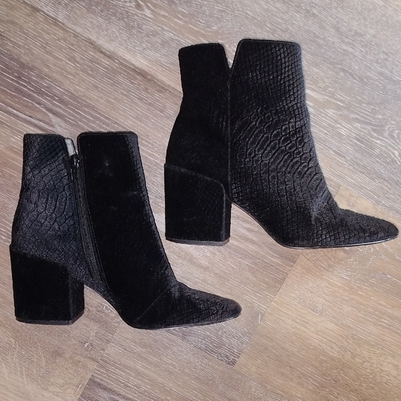 Aldo Black Textured Ankle Booties with Side Zipper - Picture 3 of 7